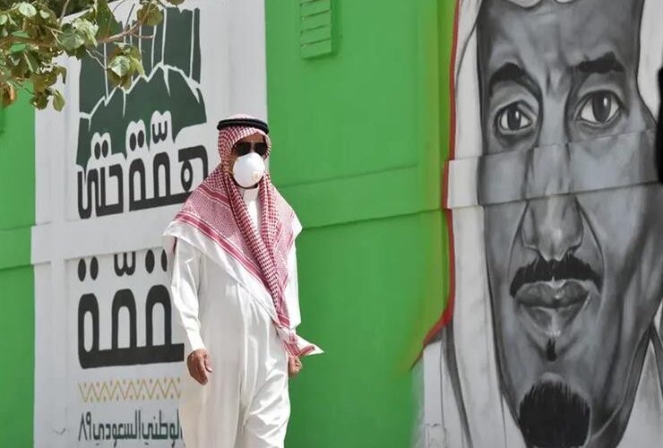 السعودية تطبق قرارًا يسمح بخفض رواتب القطاع الخاص 40% وإنهاء عقود العمل