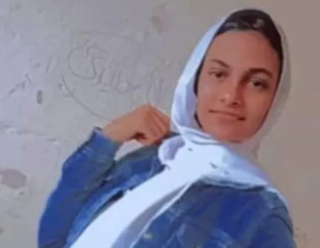 أسرتها باعت ممتلكاتها لتلبية رغبة المبتزين.. تفاصيل صادمة في واقعة انتحار طفلة مصرية تعرضت للابتزاز بـ “صور مفبركة”!!