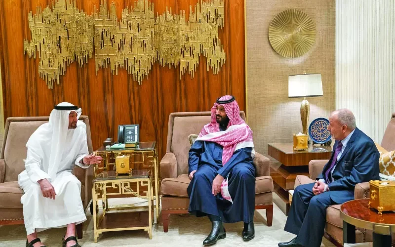 سياسي يمني يكشف تفاصيل نقاش بين مسئولين سعوديين وإماراتيين حول تصنيف حزب الإصلاح منظمة إرهابية بوجود قادة الحزب.. لن تصدق كيف كانت ردة فعلهم!