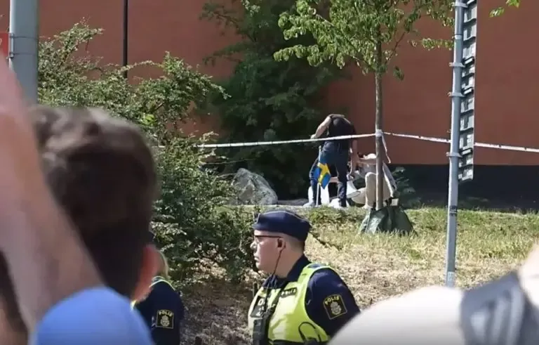 مفاجأة بشأن فيديو تسليم السويد “حارق المصحف” للسفارة العراقية