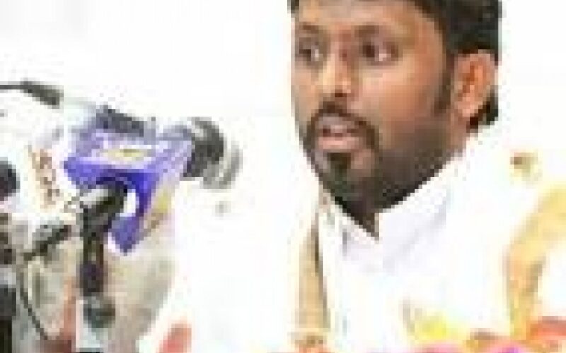بن حبريش : لن نتخلى عن قوات النخبة ولن نقبل بإي جهة تتطاول عليهم .(فيديو)