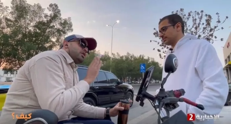 بالفيديو: وافد مصري يكشف عن رقم خيالي يربحه من توصيل الطلبات على دباب في السعودية