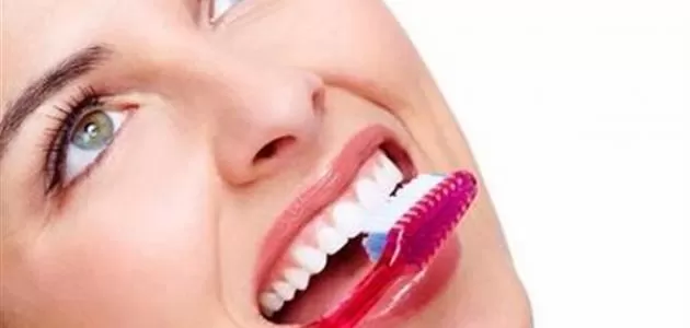طرق التخلص من رائحة الفم الكريهة عند الاستيقاظ من النوم .. بسيطة ومضمونة
