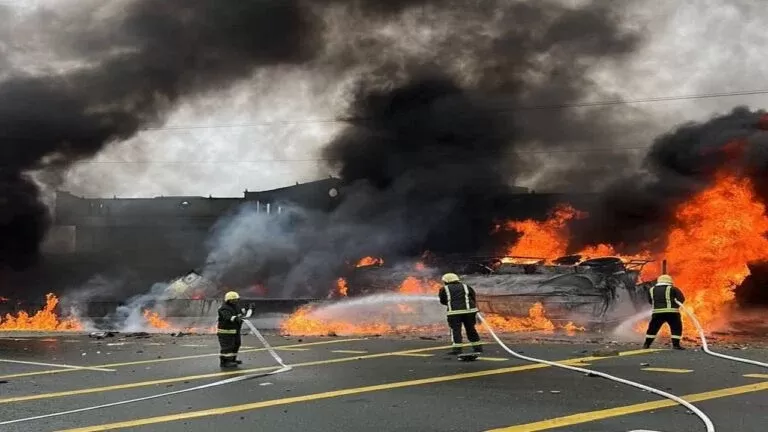 مشهد مرعب .لانفجار ناقلة نفط في السعودية