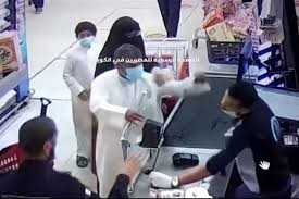 كاتبة كويتية: المعتدي على الشاب المصري يتعاطى مخدرات.. إحنا آسفين -فيديو