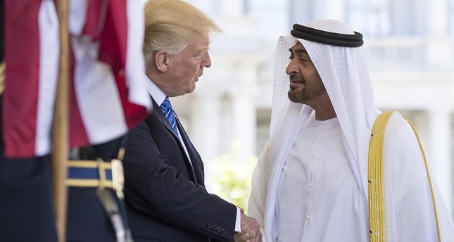 خبير سياسي يكشف “سر” توقيت التطبيع “الإجباري” بين ” الإمارات ” و” اسرائيل” والاتصال الهاتفي الذي تلقاه فجأة ” نتنياهو” ولم يكن يتوقعه !