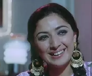 بعد ان دارت عليها السنين شاهدو كيف اصبحت الشقراء الجميلة بطلت فيلم عادل امام عنتر شايل سيفه