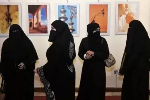 سائق خاص في السعودية ينهار بعد ان اجبرته اربع معلمات سعوديات على اشباع رغبتهن وصحيفة سعودية شهيرة تروي تفاصيل الواقعة