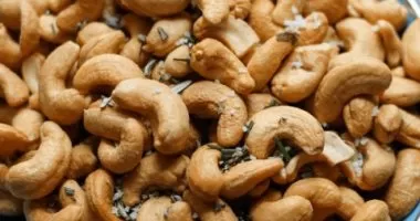 لهذه الأسباب يسمى الكاجو بملك المكسرات وهو الصديق الدائم للرجال في غرفة النوم