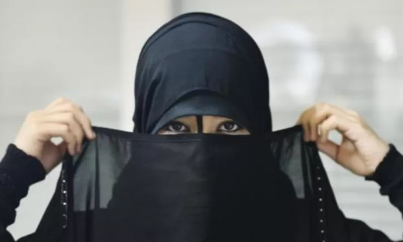 فتاة سعودية مشهورة تطرد ثوب الخجل, وتضع شرط واحد بدون خجل لزواجها .. مهري أن يتعهد زوجي بممارسة هذا الأمر معي كل يوم.!