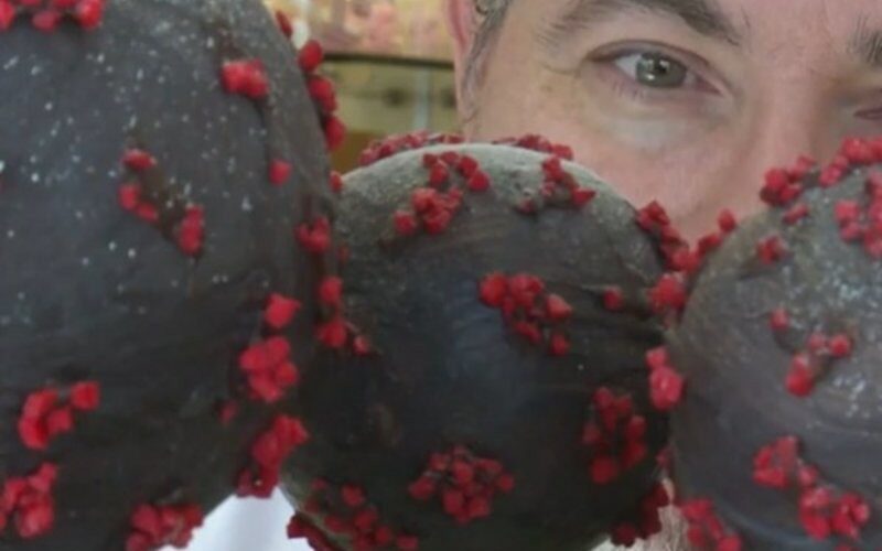 بالفيديو.. تقاليع “كورونا” تغزو أوروبا بالشوكولاتة واللوز المشوي