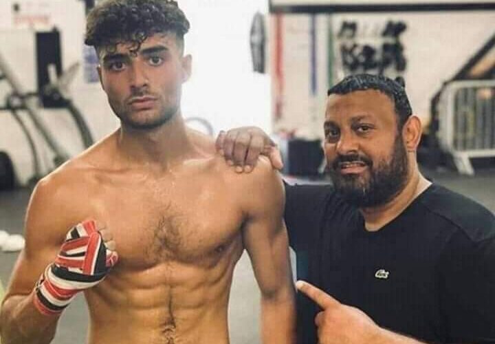 بالصورة البطل نسيم حميد يفاجئ العالم بخليفته في الملاكمة