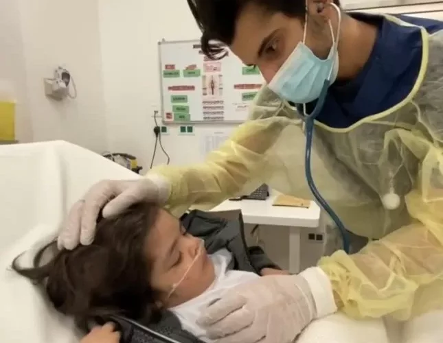 شاهد: بأوامر من الملك سلمان وولي العهد .. طائرة ملكية خاصة تنقل طفل كويتي بصورة عاجلة الى المملكة
