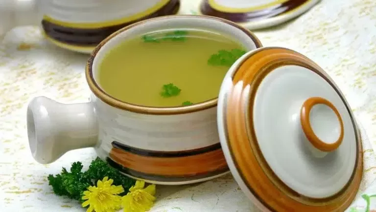 سبع فوائد مدهشة لمرق الدجاج