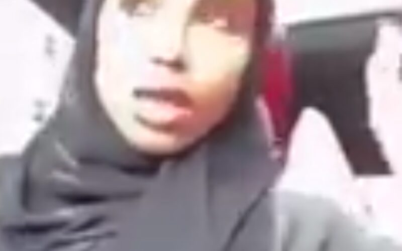 شاهد.. فتاة إمارتية تبكي: أريد زوج .. أريد اخلف عيال .. وناشطون يمنيون يبدون تعاطفهم معها (فيديو