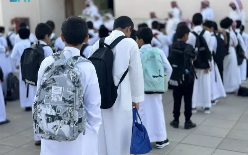 السعودية تعلن عن عقوبة بالسجن والغرامة لولي أمر الطالب الذي يتغيب 20 يوماً متصلة أو متفرقة