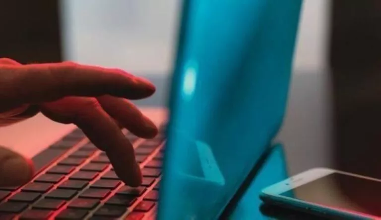 السعودية: تعديل هام على موثوق وهذا ما يجب فعله فوراً لاستمرار الشهادة