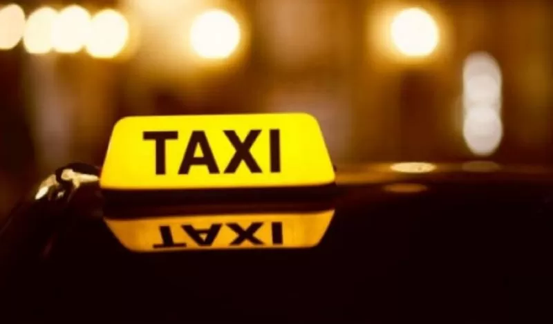 سائق تاكسي خدر فتاة خليجية فائقة الجمال ليغتصبها وعندما خلع ملابسها اصيب بالصدمة وخرج يجري في الشوارع بعد ان فقد عقله