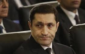 علاء مبارك يفاجئ مغرد رفض تهنئتة بالعيد برد غير متوقع!