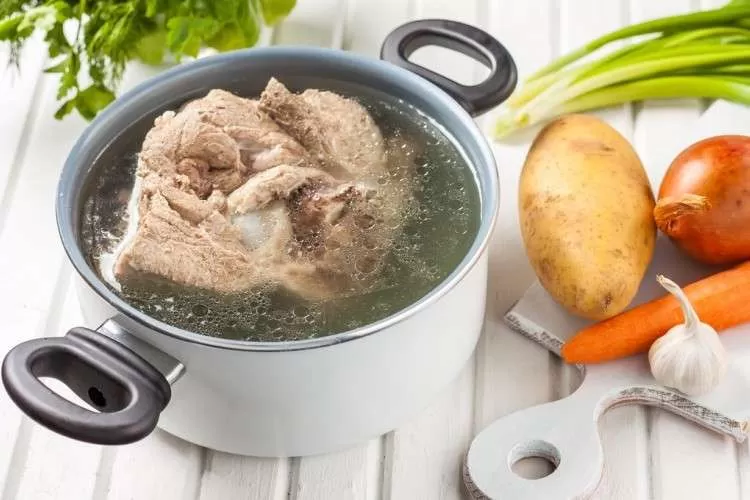 أفضـل طريقة.. للتخلص من زفرة الدجاج واللحم أثناء الطهي