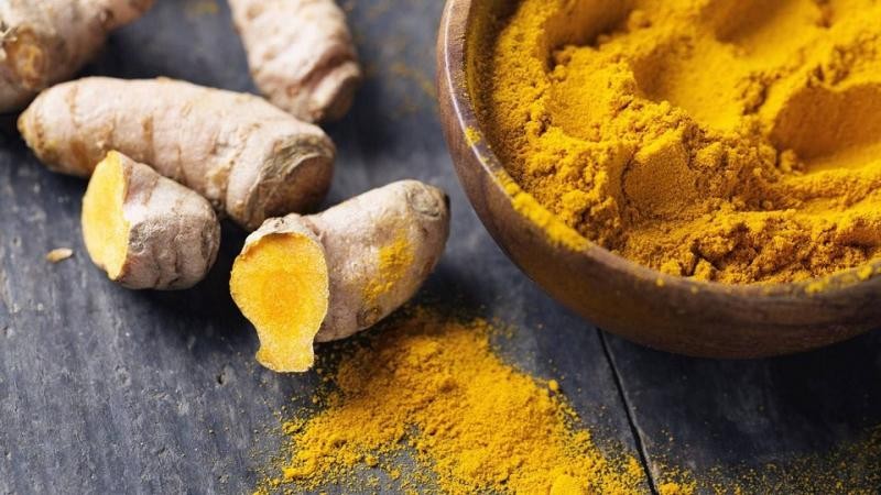 كيف تستخدم الكركم كسلاح في مواجهة فيروس كورونا؟