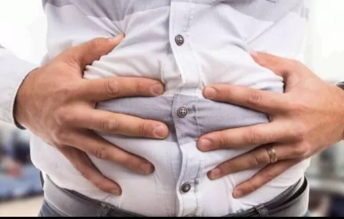 انتفاخ البطن المزمن مؤشر لهذا المرض الخطير