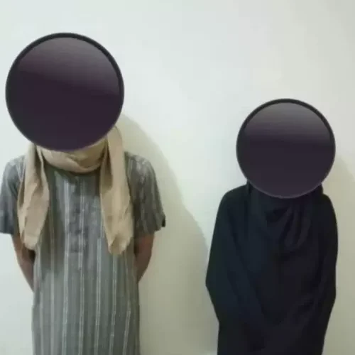 شاهد.. القبض على تاجر “بنات” عقب مداهمة فندق بالغيضة وصدمة كبيرة تصيب الأمن بعد دخول الغرفة