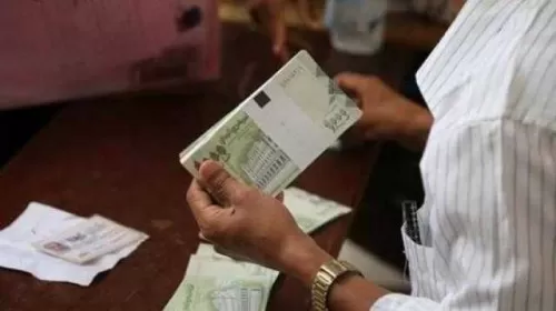 الاتفاق على جدولة صرف المرتبات المتأخرة لـ”الجيش” و”الأمن” في اليمن