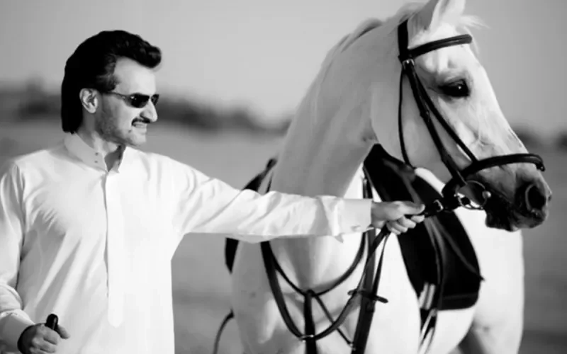 مقارنة بين ساعة الأمير محمد بن سلمان وساعة الوليد بن طلال