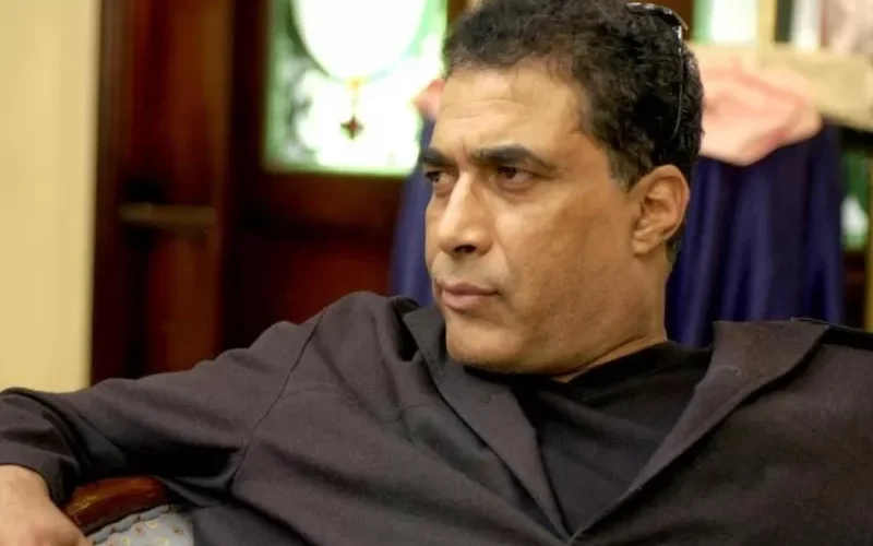 أصاب واحدة بجروح في شفتيها واندمج في تقبيل الأخرى .. قُبلات أحمد زكي التي أغضبت نجمات السينما واعتزال أحداهن ؟