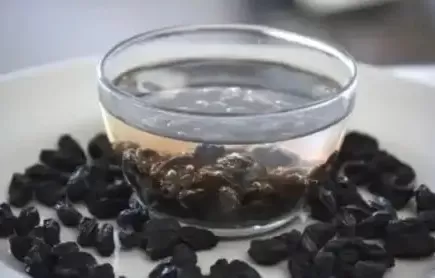 هذه هي فوائد تناول منقوع الزبيب على الريق