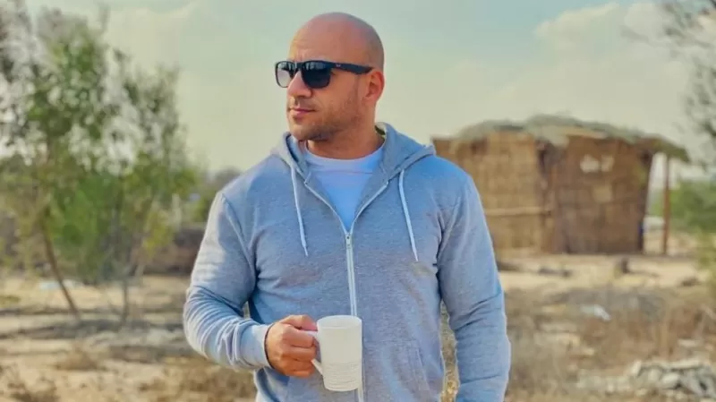 ما لا تعرفه عن الفنان أحمد مكي بطل مسلسل “الكبير أوي6”.. والده ليس مصرياً وشقيقته فنانة شهيرة !