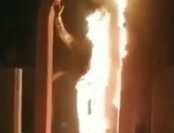 فيديو مروع لما فعلوه إيرانيون لتمثال قاسم سليماني