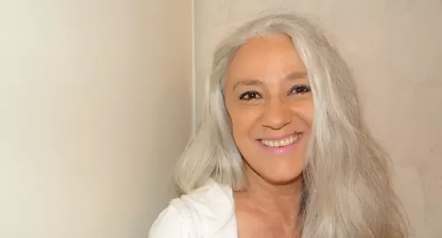 طبيب يشرح سبب شيب الشعر وطريقة تأخيره