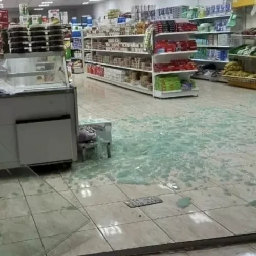 فيديو صادم لسعودي يقوم بهذة الأعمال القذرة في المدينة المنورة