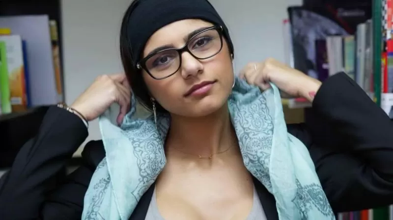 ممثلة الافلام الاباحية اللبنانية مايا خليفة تكشف المستور وما هو اكثر شيء كان يؤلمها عند تصوير افلامها