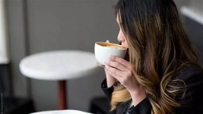 خبير سعودي يحذر من شرب القهوة في اول ساعة تستيقظ فيها من النوم والسبب صادم
