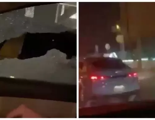 بالفيديو: بنات في الرياض داخل سيارة يقمن بإشارات جنسية فاضحة لشاب في سيارة مجاورة لهن على الطريق وقمن بهذا العمل الذي صدم الشاب