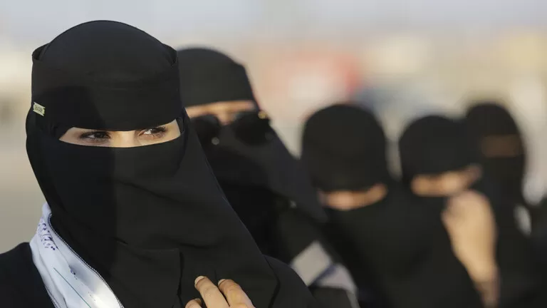 قرارات سعودية تمنح النساء غير المتزوجات كل هذه الحقوق دون الحاجة إلى ولي أو وصي