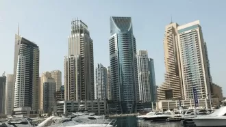 دولة عظمى تهدد الأمارات بقسوة بعد تصويت فتيات عاريات في دبي