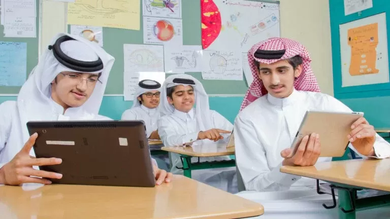 اول دولة خليجية تعلن وقف الحضور للمدارس وعودة التعليم عن بعد