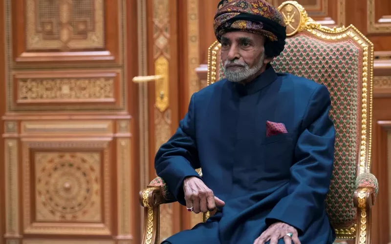 ذهب وألماس وعطور نادرة .. شاهد مقتنيات السلطان قابوس ” رحمـه الله ” التي عرضت للبيع في مزاد علني وفجـرت غضب العمانيين.