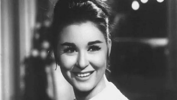 اجبره المخرج على تصوير مشهد قبلات ساخنة مع سعاد حسني فصلى واستغفر ثم قام بكل ما لم يتوقعه منه احد دون ان يتمكنو من ايقافه رغم صرخات النجمة الجميلة