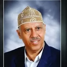 شاهد: فيديو نادر للفنان أيوب طارش وهو يؤذن للصلاة في احد اشهر مساجد اليمن