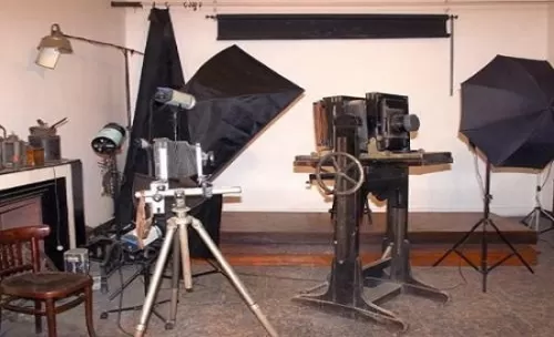 عريس مصري يلتقط صورا لحفل زفافه وعندما ذهب لاستلامها .. كانت الصدمة