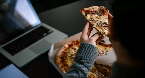 حين لا ينفع الندم: هذا الرجل اشترى بيتزا بستمائة مليون دولار