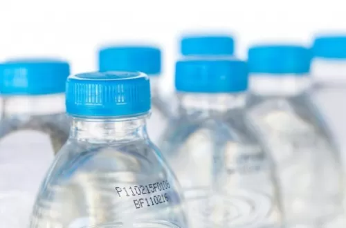 الشرب في هذا النوع من الزجاجات البلاستيكية سام وقاتل