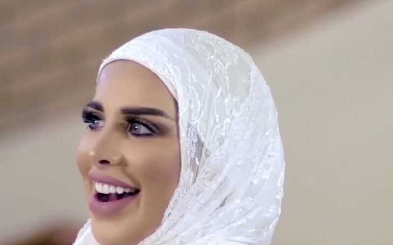 بعد إعلان العطر الذي لا يمكن مقاومته في السرير.. “شاهد” فاشينستا كويتية تقلب الكويت بجلسة ” شدّ ورفع مؤخرتها”!