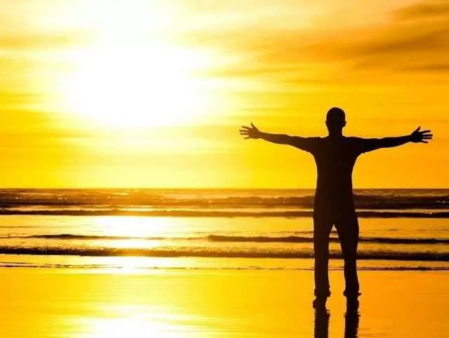 حقيقة ما يحصل لجسمك عند التعرض للشمس يومياً