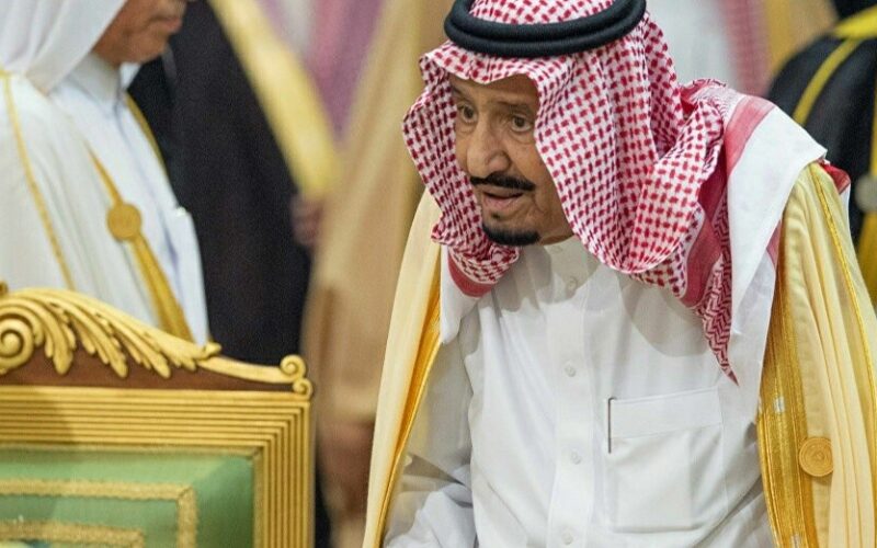 “محمد بن سلمان” يلغي اجتماعا هاما ويغادر فورا إلى الرياض ومصادر تكشف الحالة الصحية لوالده